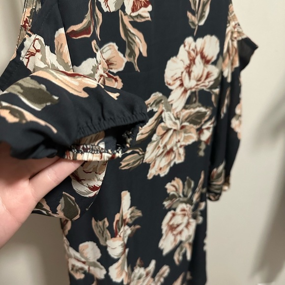 Charming Charlie Women’s Charcoal Gray Floral Cold Shoulder MIDI Dress sz small - Picture 3 of 8